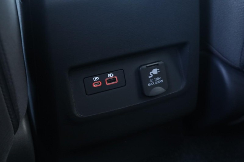 Nissan Frontier Vehicle Full-screen Gallery Image 22