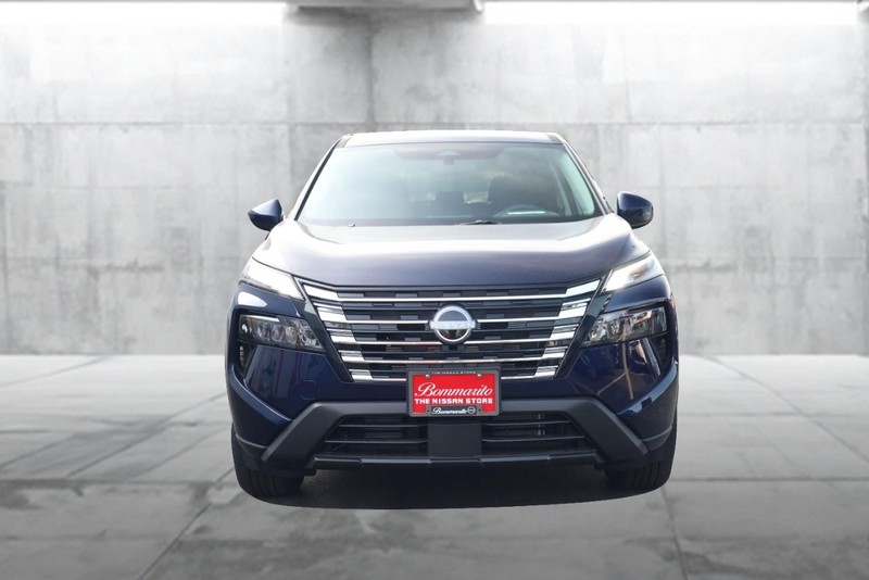 Nissan Rogue Vehicle Image 04