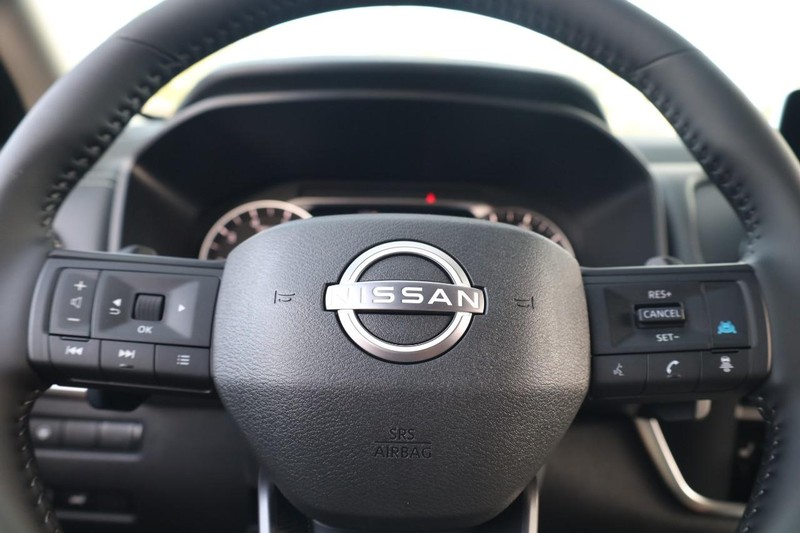 Nissan Rogue Vehicle Image 09