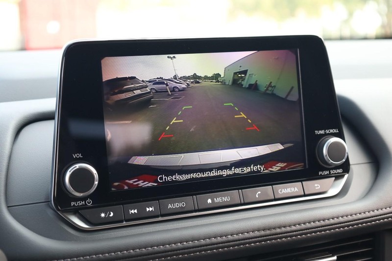 Nissan Rogue Vehicle Image 12