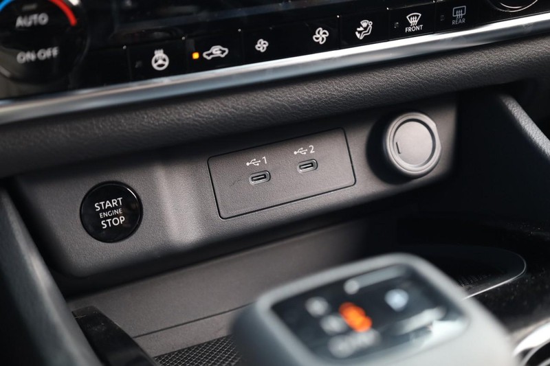 Nissan Rogue Vehicle Image 14