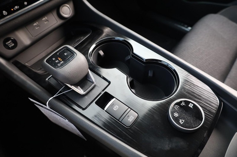 Nissan Rogue Vehicle Image 15