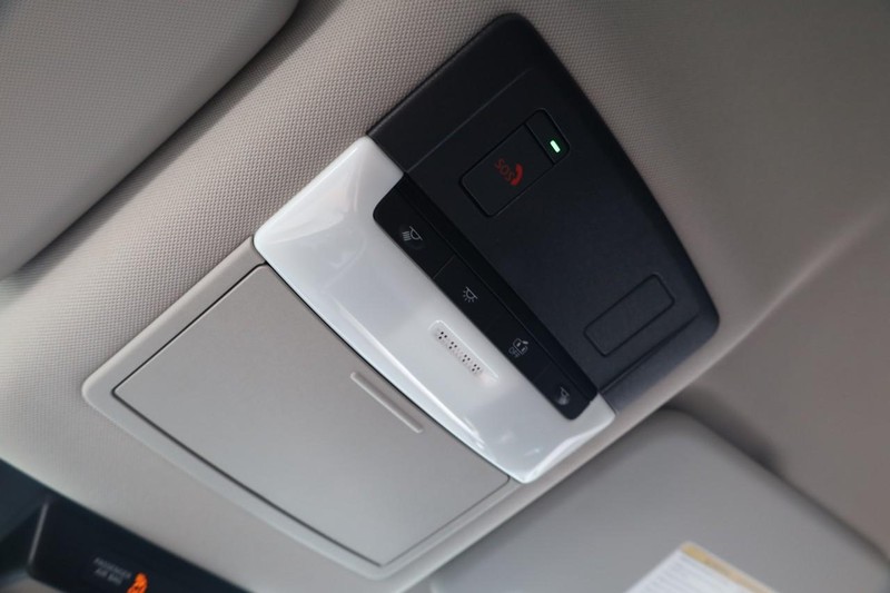 Nissan Rogue Vehicle Image 16