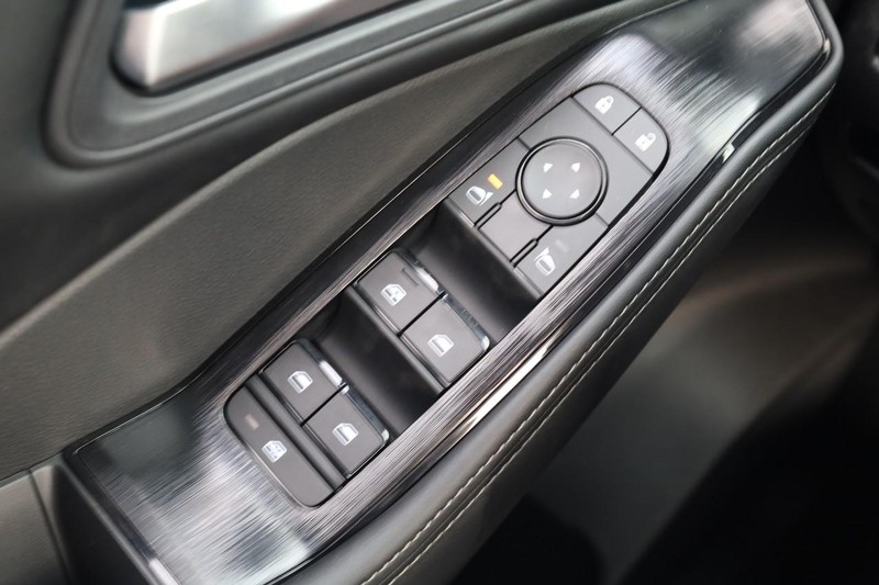 Nissan Rogue Vehicle Image 17