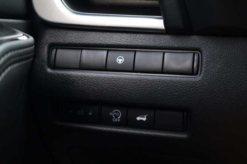 Nissan Rogue Vehicle Image 18