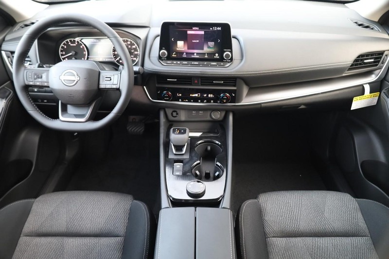 Nissan Rogue Vehicle Image 22