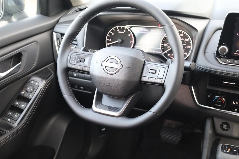 Nissan Rogue Vehicle Image 23