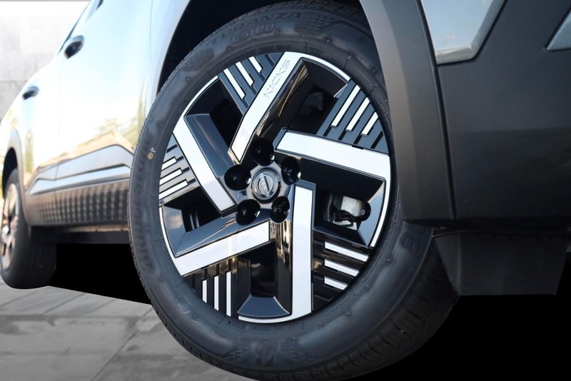 Nissan Kicks Vehicle Image 03