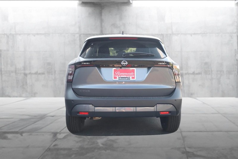Nissan Kicks Vehicle Image 06