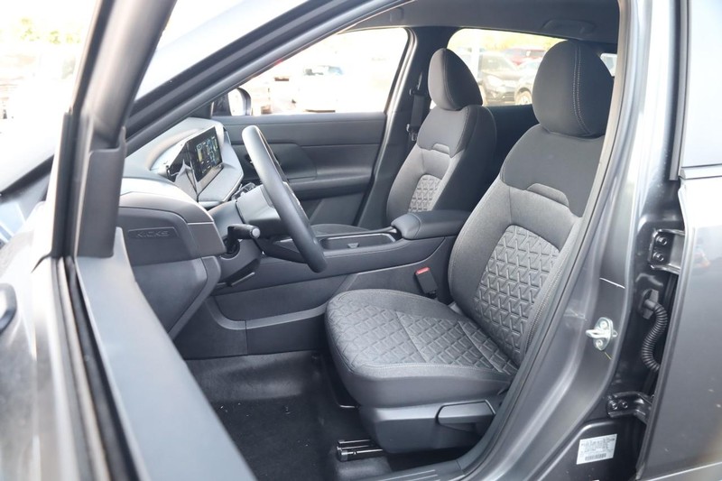 Nissan Kicks Vehicle Image 08