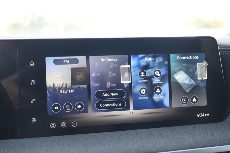 Nissan Kicks Vehicle Image 11