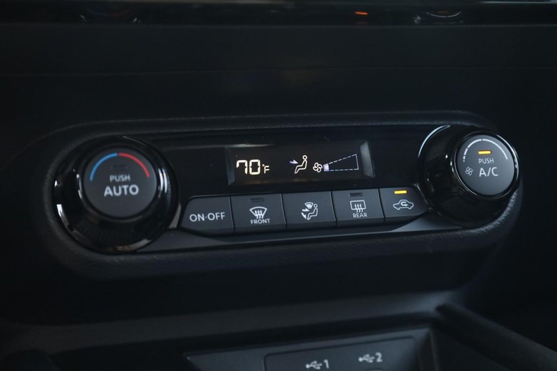 Nissan Kicks Vehicle Image 14