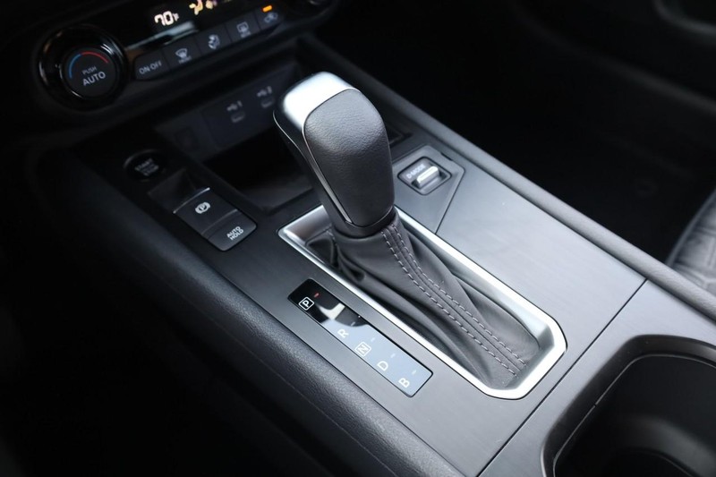 Nissan Kicks Vehicle Image 16