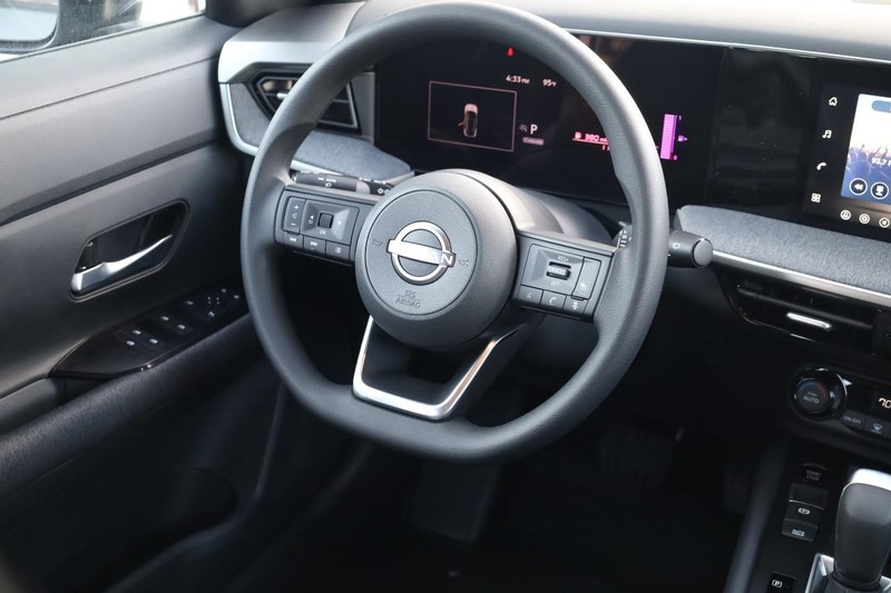 Nissan Kicks Vehicle Image 22