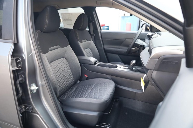 Nissan Kicks Vehicle Image 23