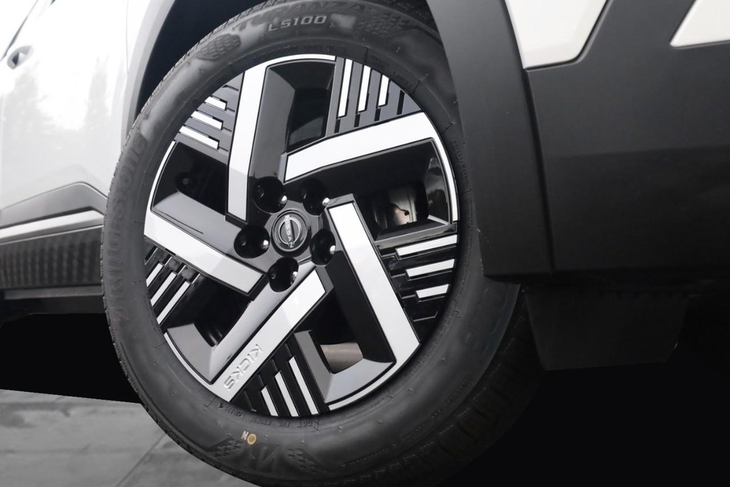 Nissan Kicks Vehicle Image 03