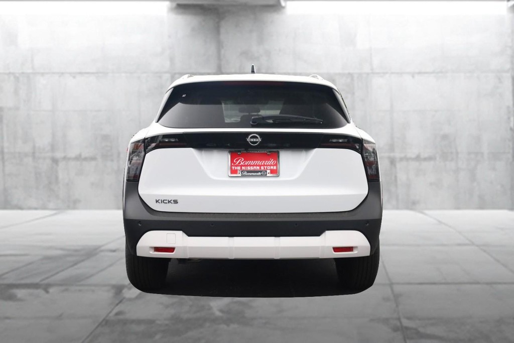 Nissan Kicks Vehicle Image 06