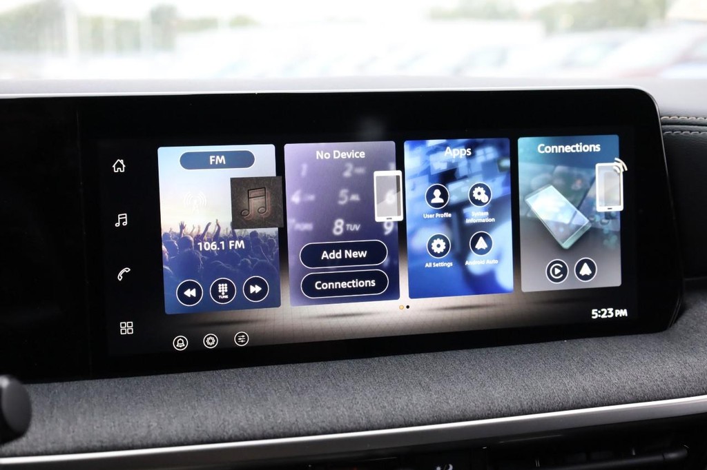 Nissan Kicks Vehicle Image 11