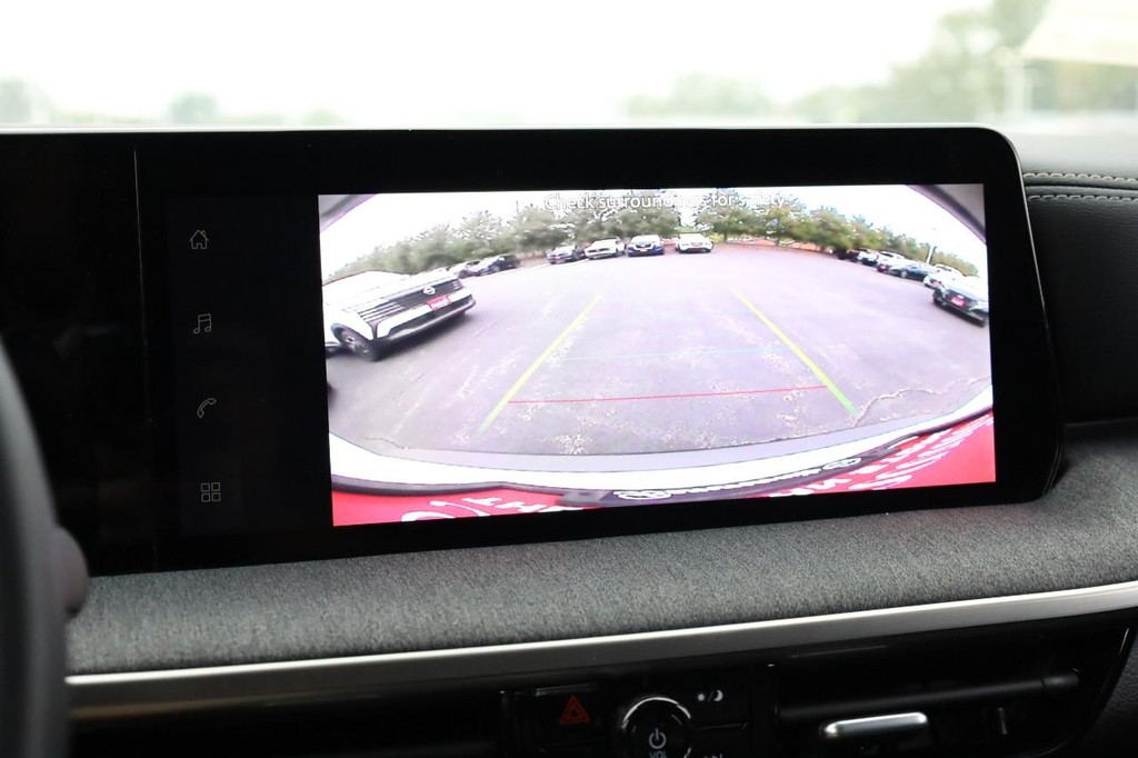 Nissan Kicks Vehicle Image 12