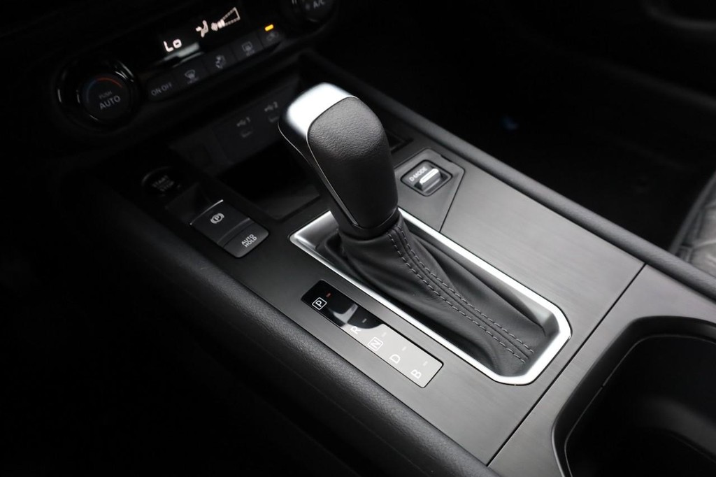 Nissan Kicks Vehicle Image 16