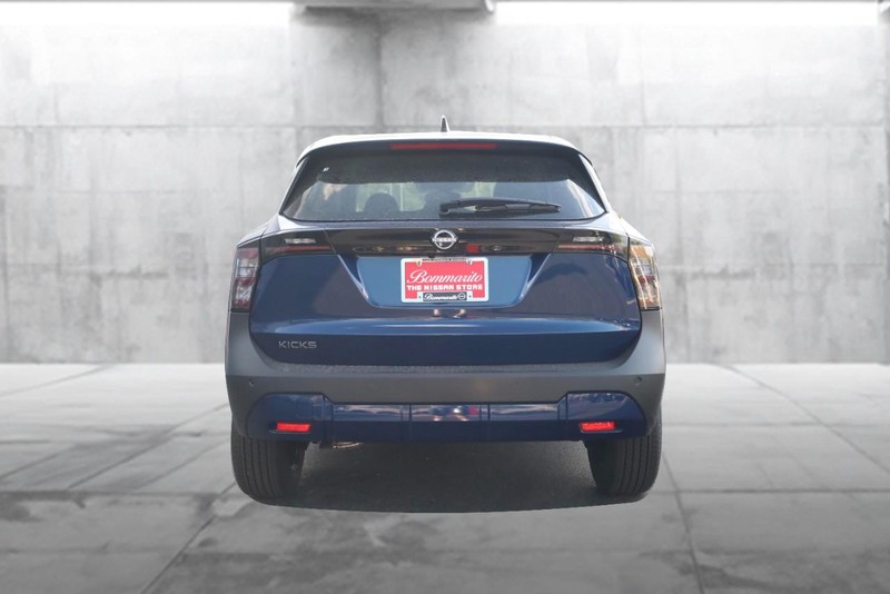 Nissan Kicks Vehicle Image 06
