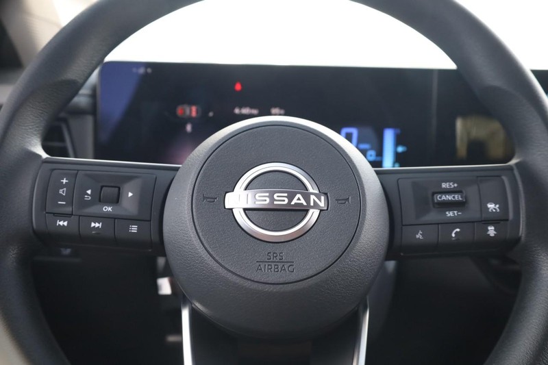 Nissan Kicks Vehicle Image 09