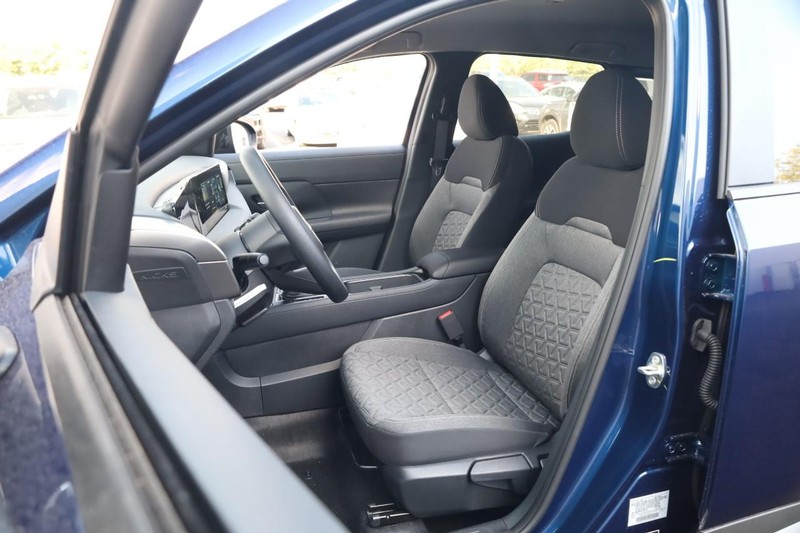 Nissan Kicks Vehicle Image 08