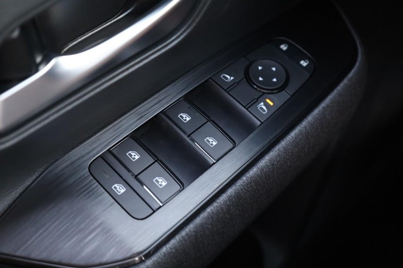 Nissan Kicks Vehicle Image 18