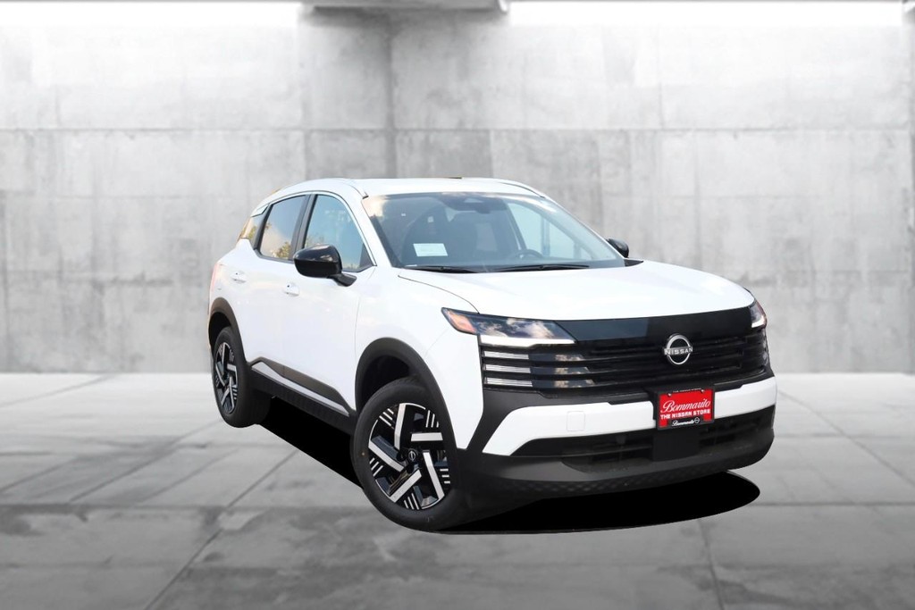 Nissan Kicks Vehicle Image 02