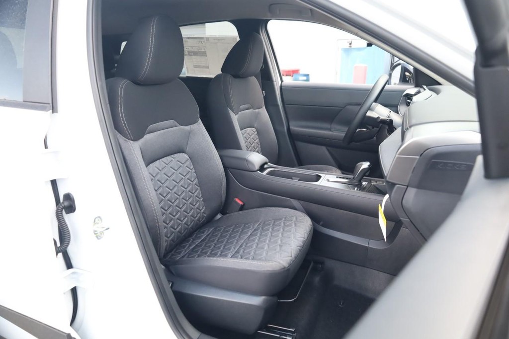 Nissan Kicks Vehicle Image 23