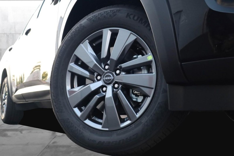 Nissan Pathfinder Vehicle Image 03