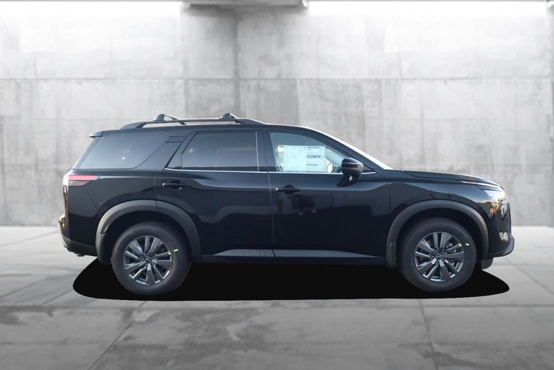 Nissan Pathfinder Vehicle Image 05