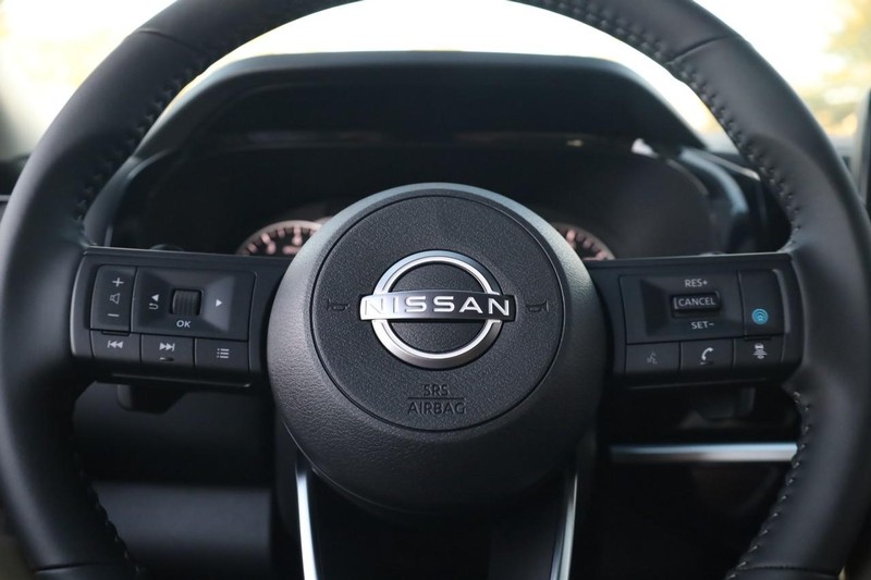 Nissan Pathfinder Vehicle Image 11