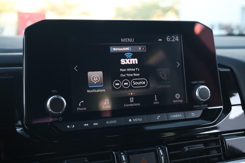 Nissan Pathfinder Vehicle Image 13