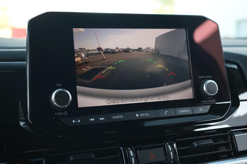 Nissan Pathfinder Vehicle Image 14