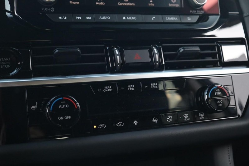 Nissan Pathfinder Vehicle Image 15