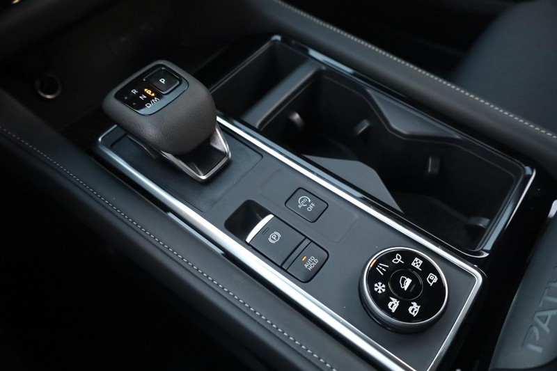 Nissan Pathfinder Vehicle Image 17