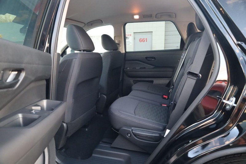 Nissan Pathfinder Vehicle Image 22