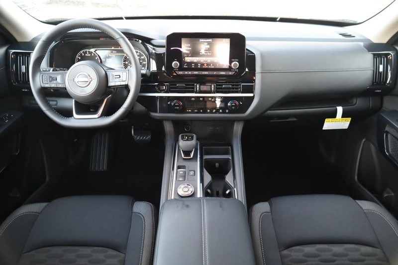 Nissan Pathfinder Vehicle Image 24