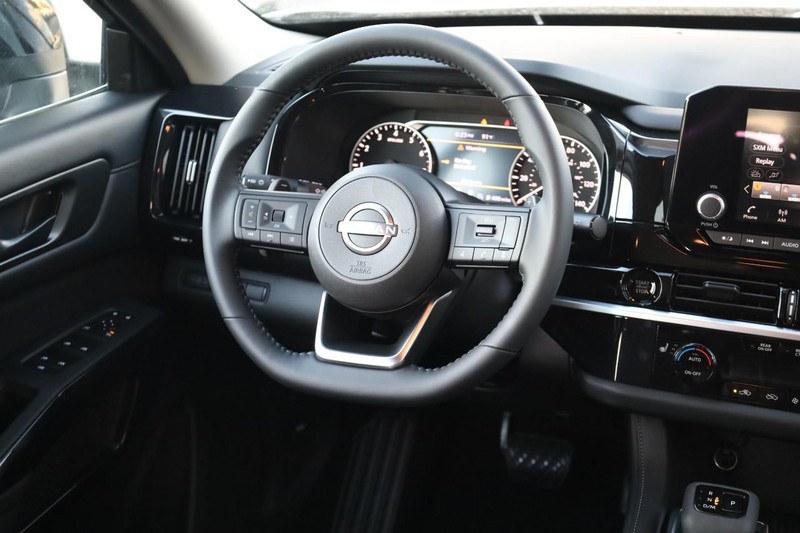 Nissan Pathfinder Vehicle Image 25