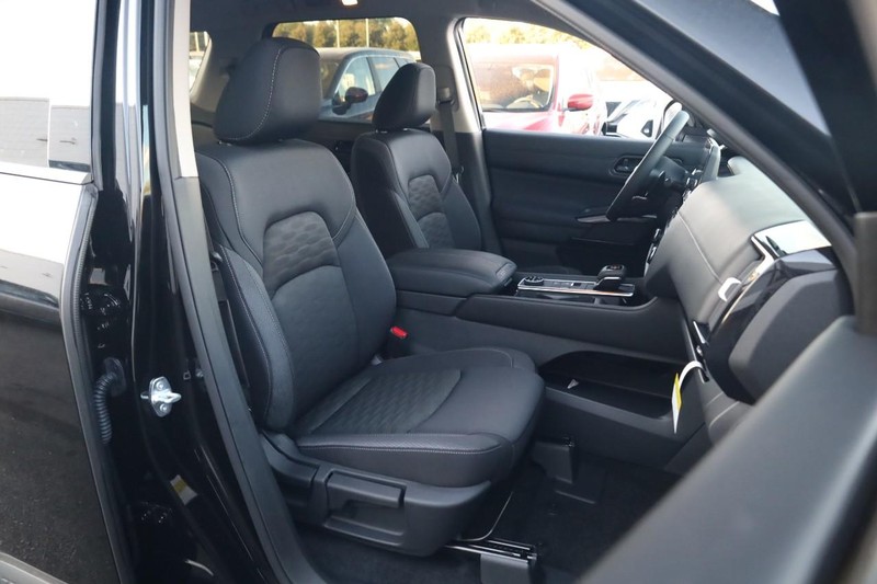 Nissan Pathfinder Vehicle Image 26