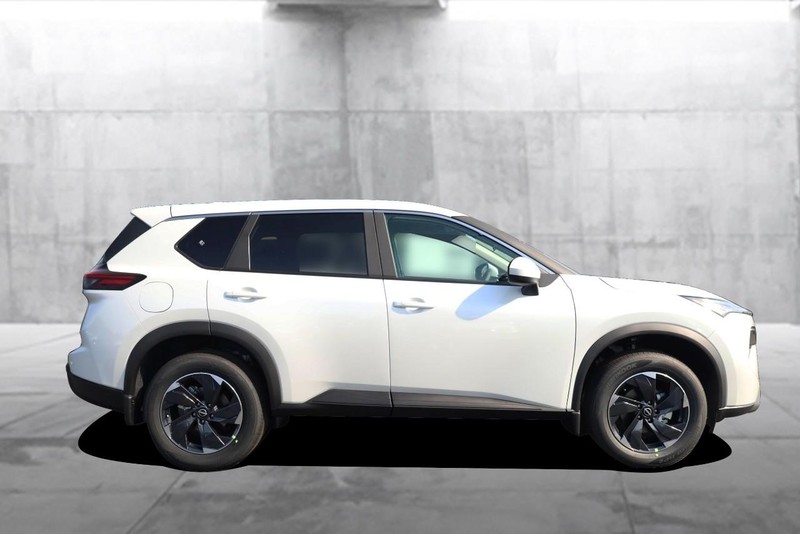 Nissan Rogue Vehicle Image 05
