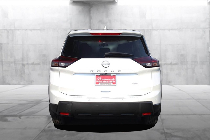 Nissan Rogue Vehicle Image 06