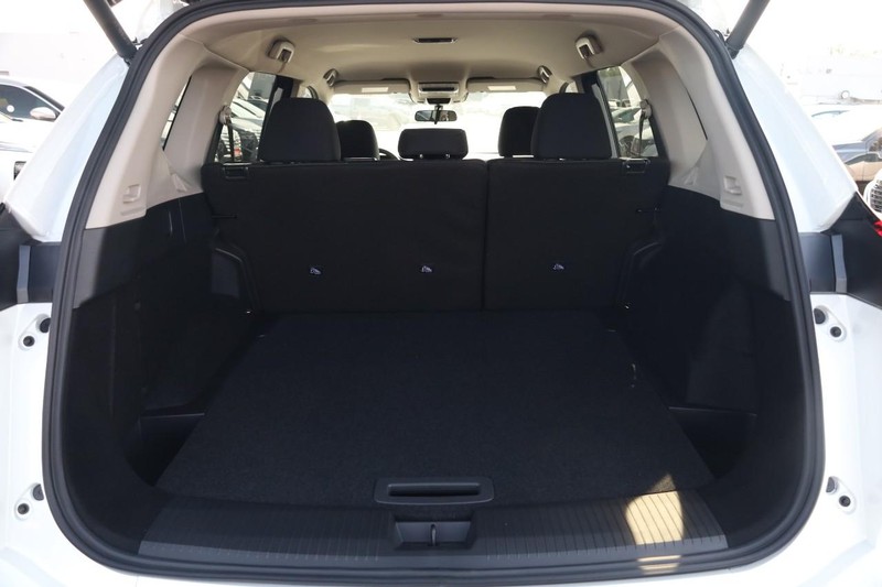 Nissan Rogue Vehicle Image 07