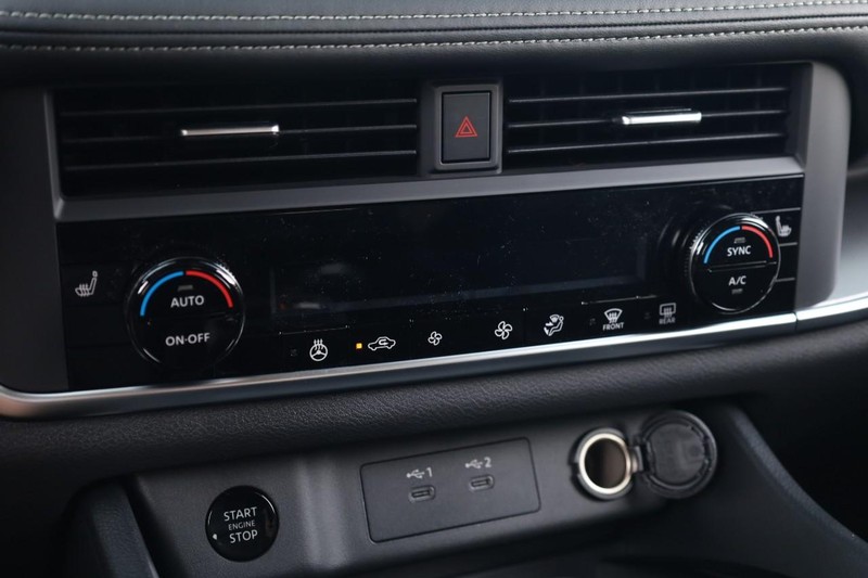 Nissan Rogue Vehicle Image 13