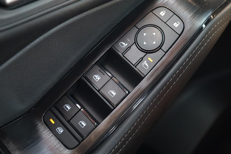 Nissan Rogue Vehicle Image 17