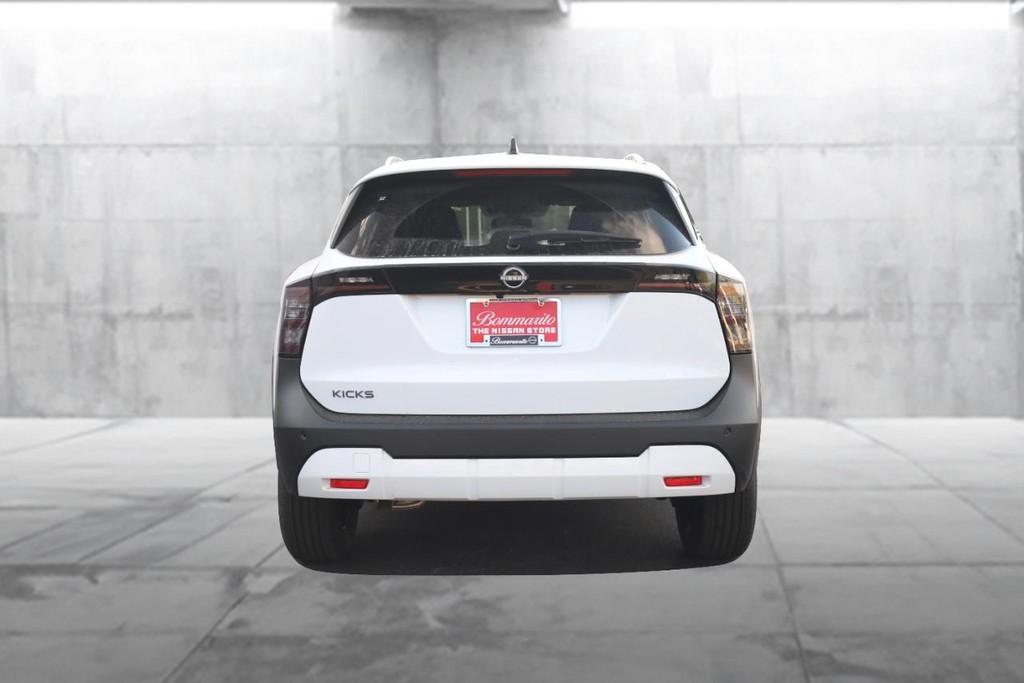Nissan Kicks Vehicle Image 06