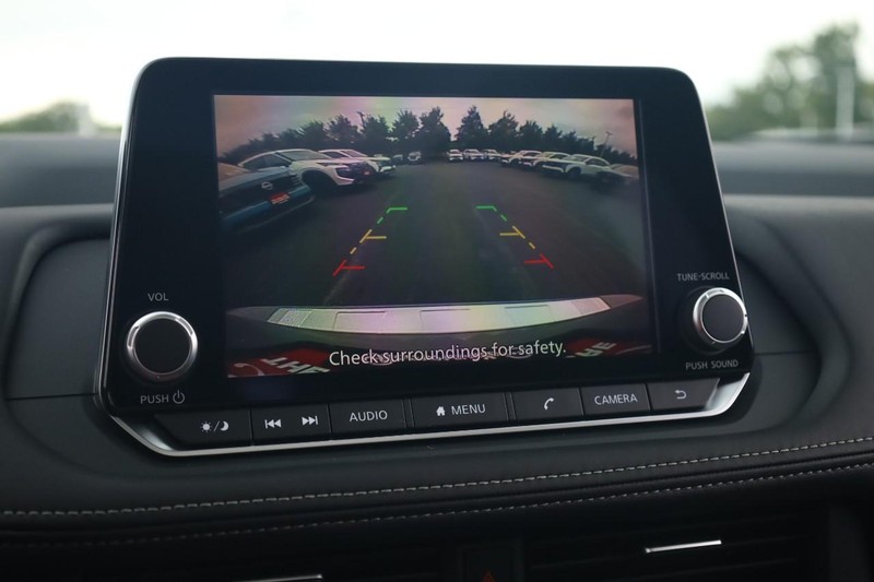 Nissan Rogue Vehicle Image 14