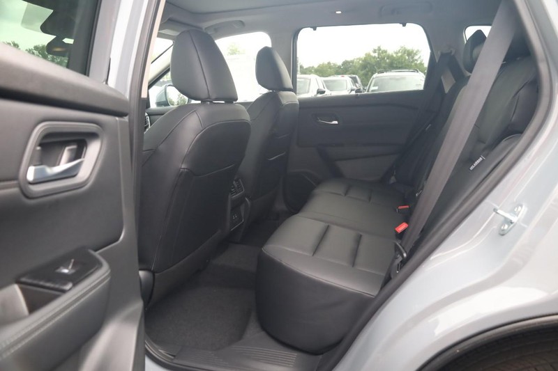 Nissan Rogue Vehicle Image 22