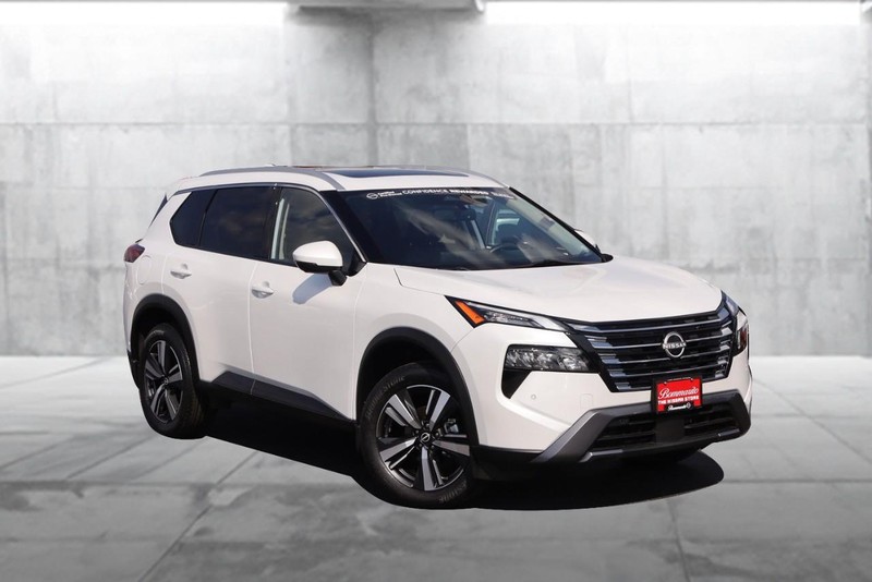 Nissan Rogue Vehicle Image 02